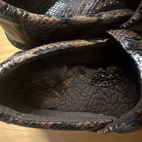 NWOT BOC Animal Print clog 8.5 - Picture 3 of 9